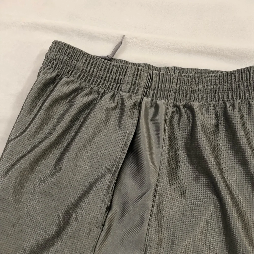 Nike Basketball Metallic Silver Athletic Gym Hiking Shorts Men’s Size M. - Picture 5 of 10